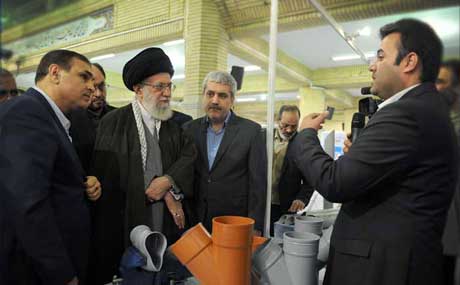 بازدید رهبر معظم انقلاب از دستاوردهای شرکت آریاپلیمر در حوزه فناوری نانو